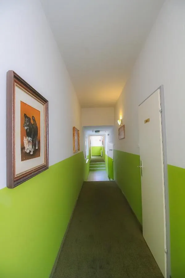 Sb Apartment In Lively Area Vienna